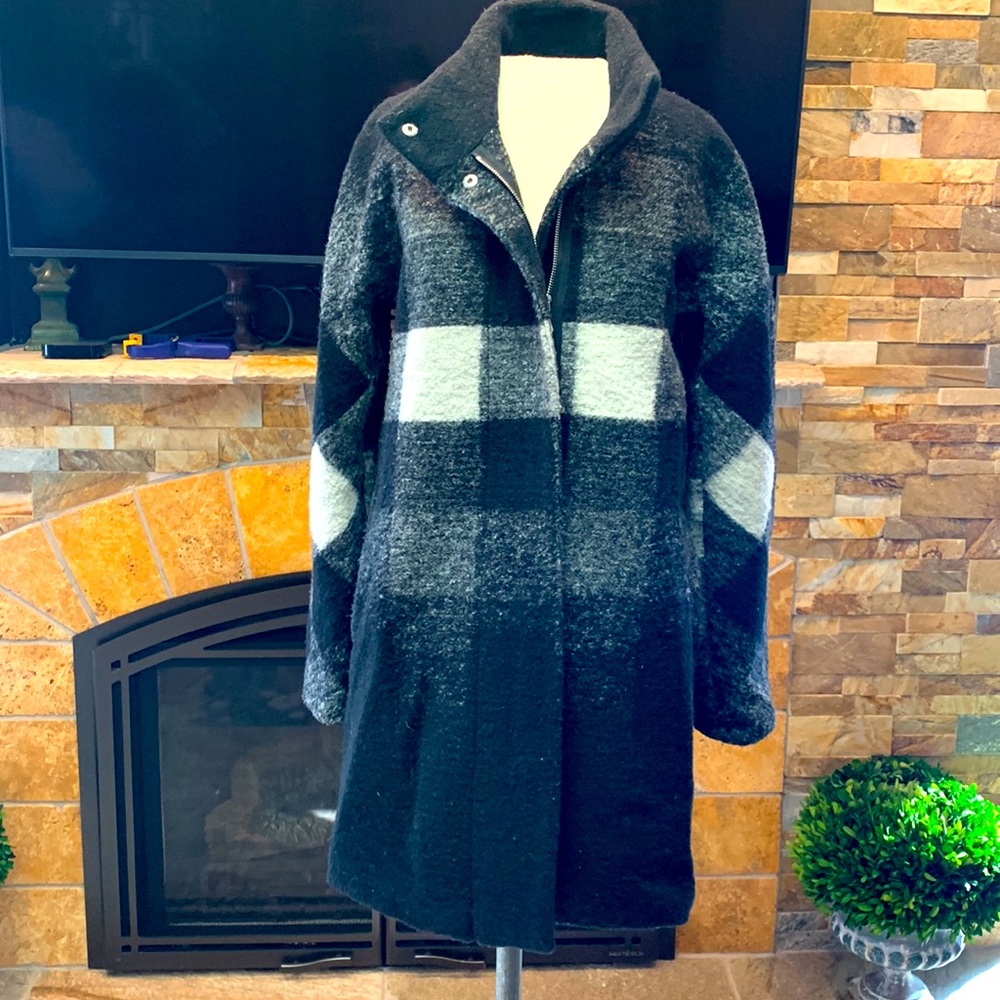 Mid length cute coat size small Express